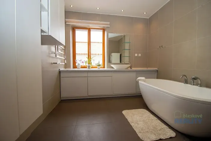 Pronájem atypického bytu, Mratín, Boční, 109 m2