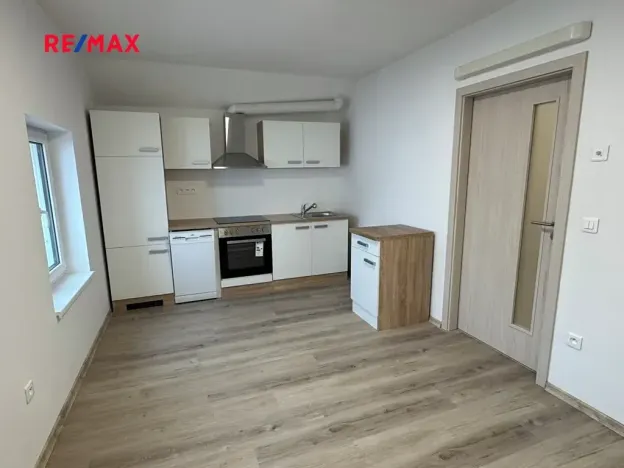 Pronájem bytu 1+kk, Kladno, Čermákova, 32 m2