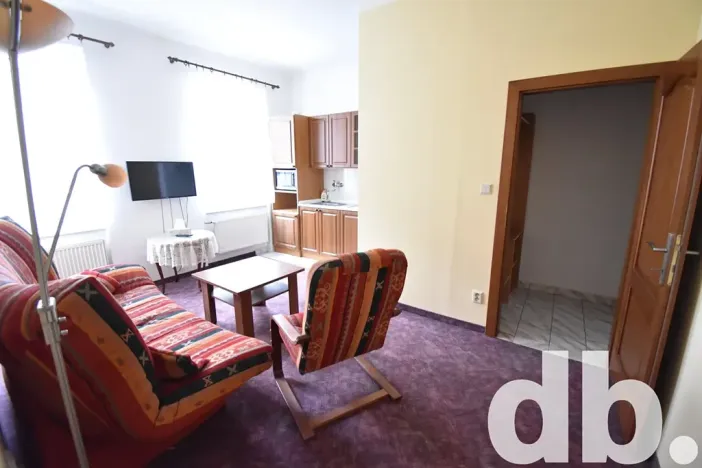 Pronájem bytu 2+kk, Karlovy Vary, Vítězná, 45 m2