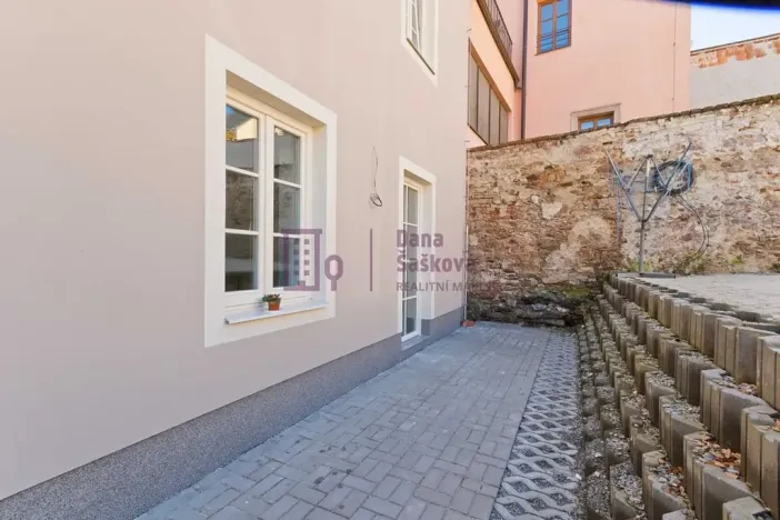 Pronájem bytu 2+kk, Jindřichův Hradec, nám. Míru, 58 m2