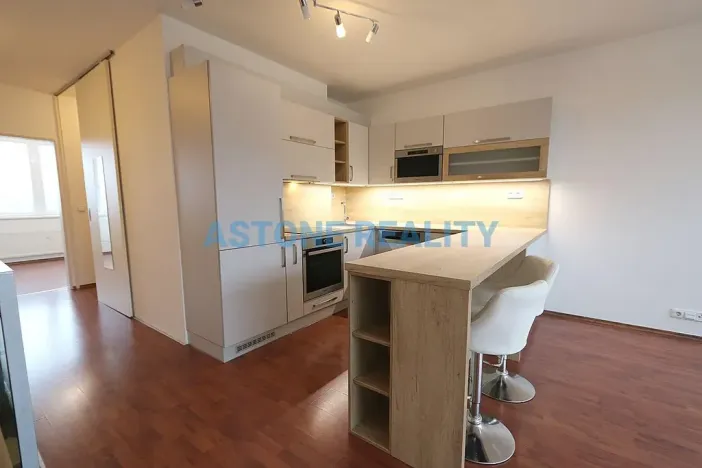 Pronájem bytu 2+kk, Praha - Vysočany, Skloněná, 60 m2