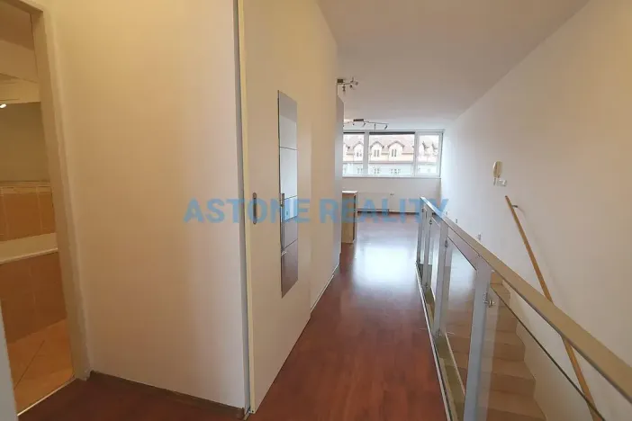 Pronájem bytu 2+kk, Praha - Vysočany, Skloněná, 60 m2