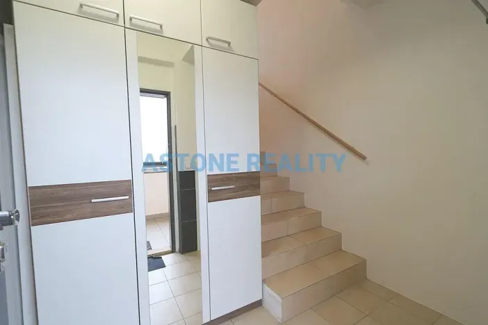 Pronájem bytu 2+kk, Praha - Vysočany, Skloněná, 60 m2