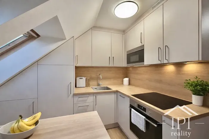 Prodej bytu 2+kk, Praha - Holešovice, Komunardů, 53 m2