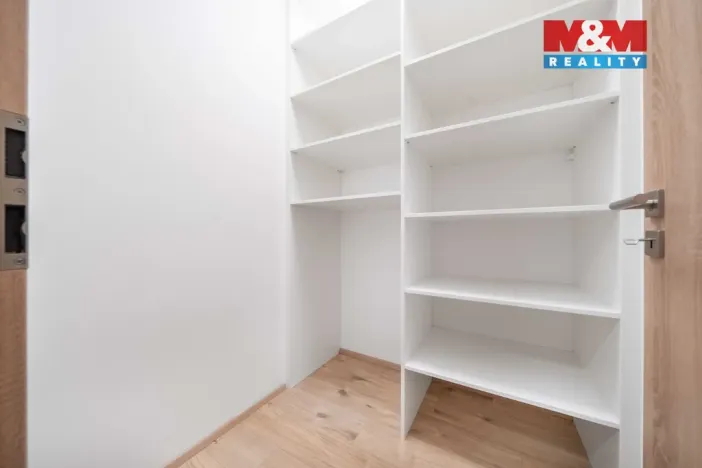 Prodej bytu 1+kk, Třemošná, Školní, 32 m2
