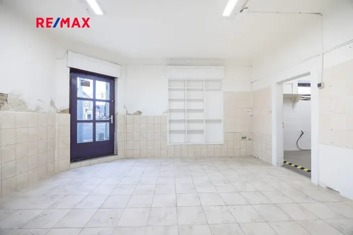 Pronájem obchodního prostoru, Praha - Dolní Počernice, Českobrodská, 66 m2