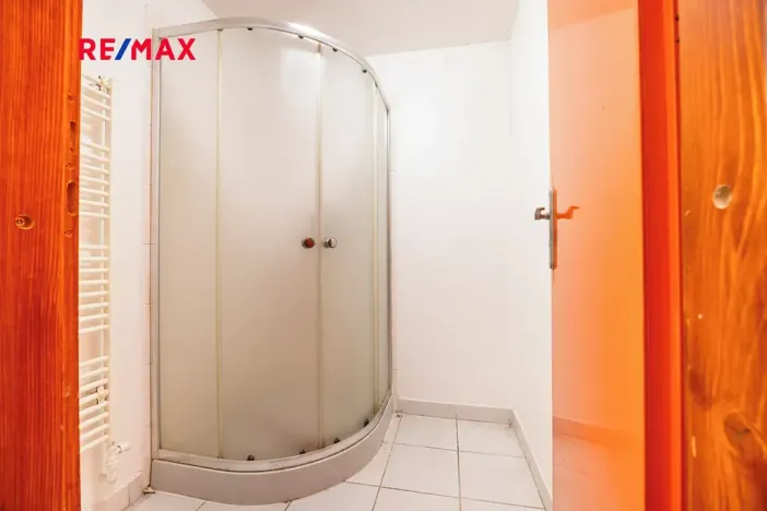 Pronájem obchodního prostoru, Praha - Dolní Počernice, Českobrodská, 66 m2