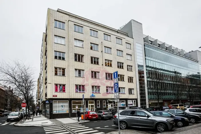 Pronájem kanceláře, Praha - Karlín, Thámova, 154 m2