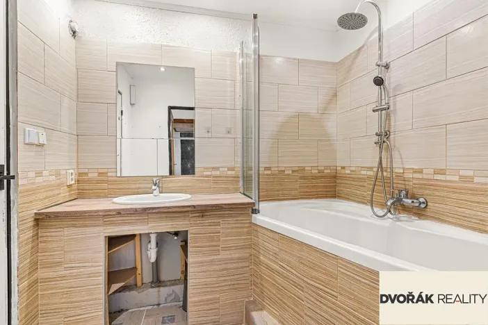 Prodej bytu 3+1, Praha - Petrovice, Rezlerova, 69 m2