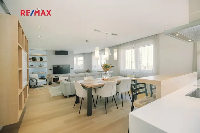 Prodej atypického bytu, Pardubice, Nerudova, 160 m2