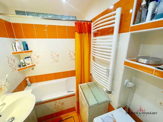 Prodej bytu 2+1, Karlovy Vary, Gagarinova, 64 m2