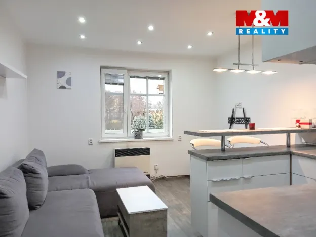 Pronájem bytu 1+1, Karlovy Vary - Dvory, 1. máje, 28 m2