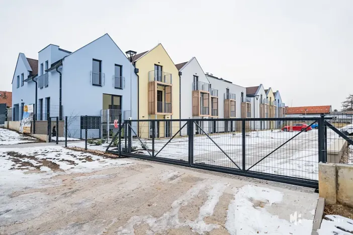 Prodej podílu bytu 3+kk, Přezletice, Zahradní, 148 m2