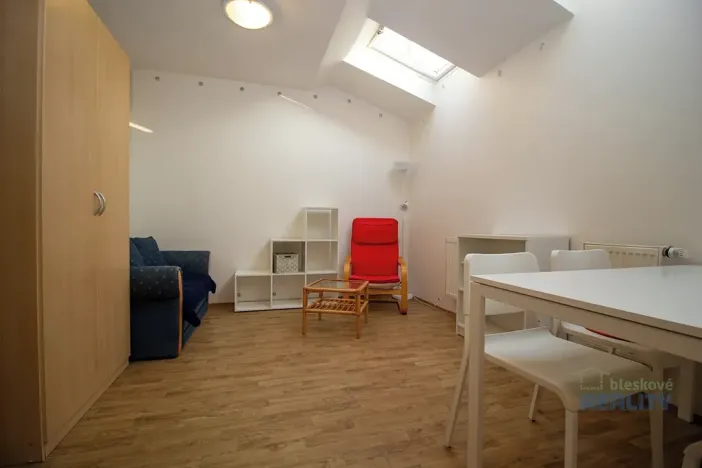 Pronájem bytu 2+kk, Praha - Břevnov, Dusíkova, 34 m2