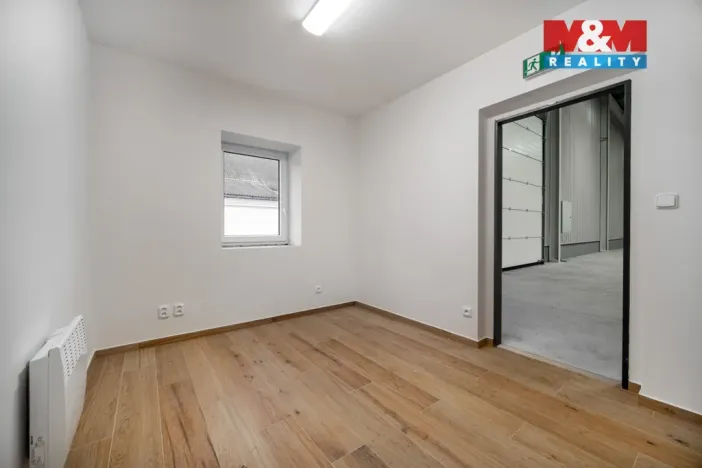 Pronájem skladu, Cerekvice nad Loučnou - Pekla, 2380 m2
