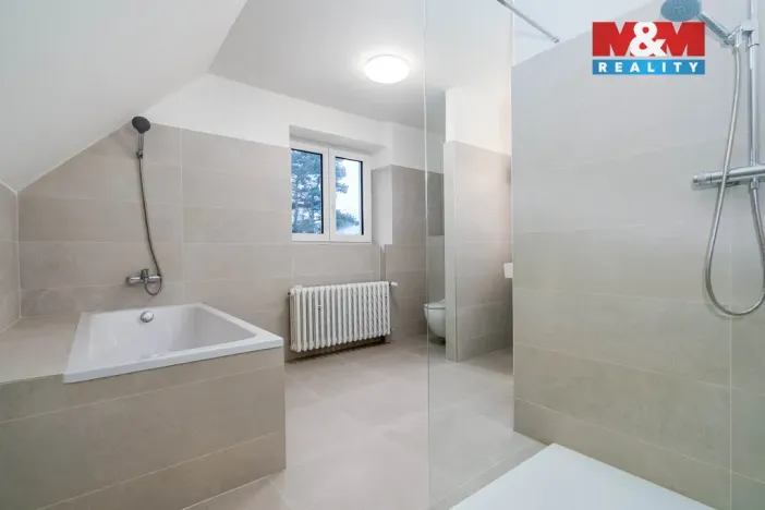 Prodej rodinného domu, Praha - Horní Počernice, Jasenná, 292 m2