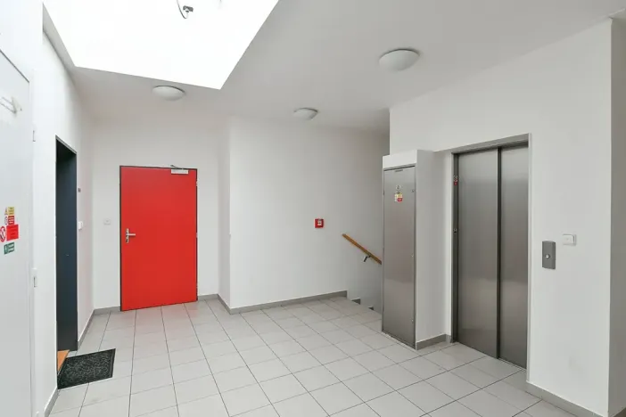 Pronájem bytu 1+kk, Praha - Vysočany, Poděbradská, 36 m2