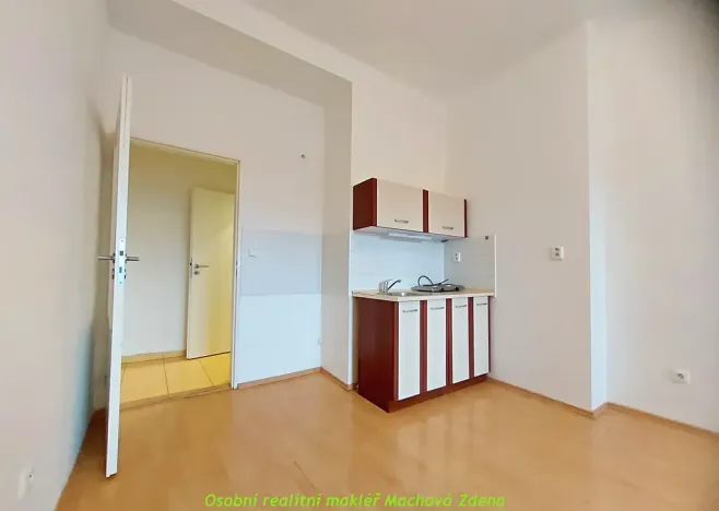 Pronájem bytu 1+kk, Praha - Michle, Jihlavská, 24 m2