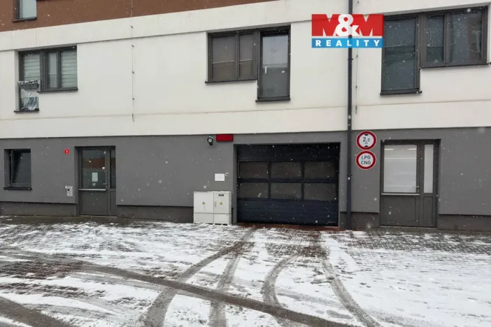 Pronájem garážového stání, Plzeň - Východní Předměstí, Rejskova, 16 m2