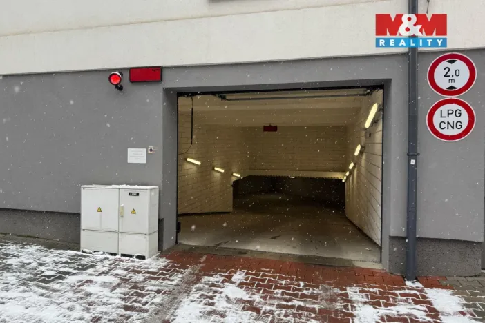 Pronájem garážového stání, Plzeň - Východní Předměstí, Rejskova, 16 m2