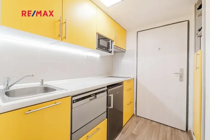 Pronájem bytu 1+kk, Praha - Michle, Počátecká, 22 m2