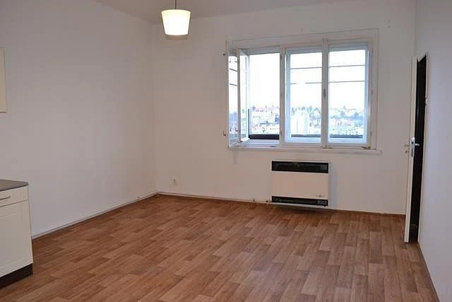 Pronájem bytu 1+kk, Praha - Břevnov, Šlikova, 29 m2