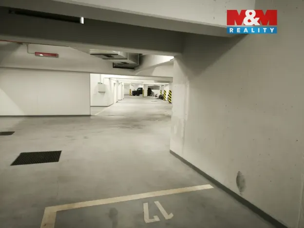 Pronájem garážového stání, Karlovy Vary, Divadelní náměstí, 19 m2