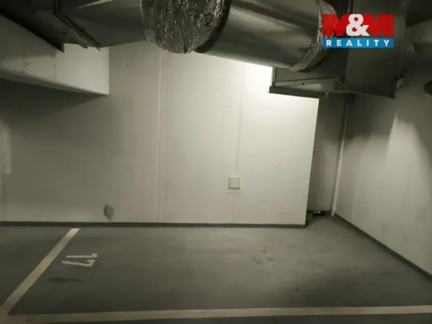 Pronájem garážového stání, Karlovy Vary, Divadelní náměstí, 19 m2