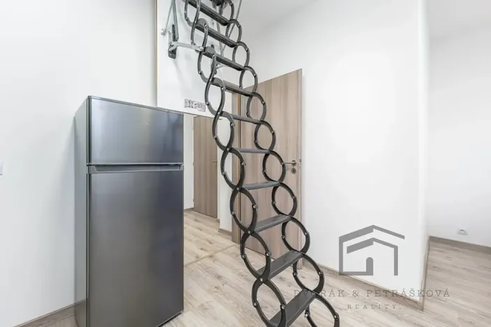 Pronájem bytu 2+kk, Praha - Libeň, Pod Labuťkou, 38 m2