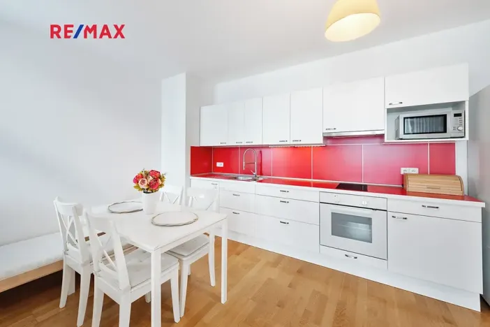 Pronájem bytu 2+kk, Praha - Žižkov, Ke kapslovně, 64 m2