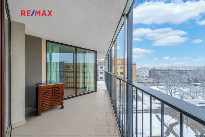 Pronájem bytu 2+kk, Praha - Žižkov, Ke kapslovně, 64 m2