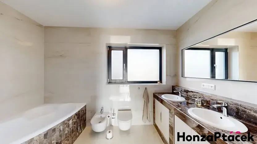 Prodej rodinného domu, Křenice, V Kukli, 190 m2