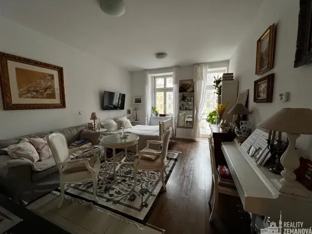 Pronájem bytu 1+kk, Praha - Vinohrady, Korunní, 31 m2