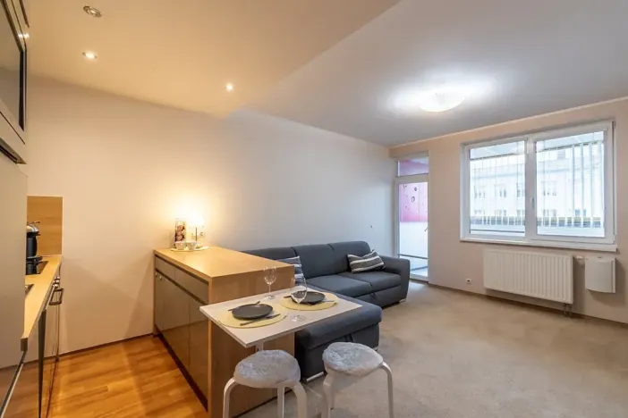 Pronájem bytu 2+kk, Praha - Vysočany, Poděbradská, 50 m2