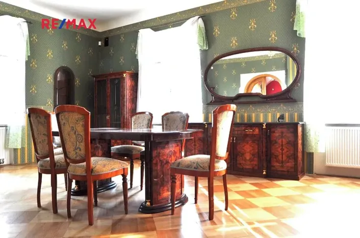 Pronájem vily, Perštejn, 700 m2