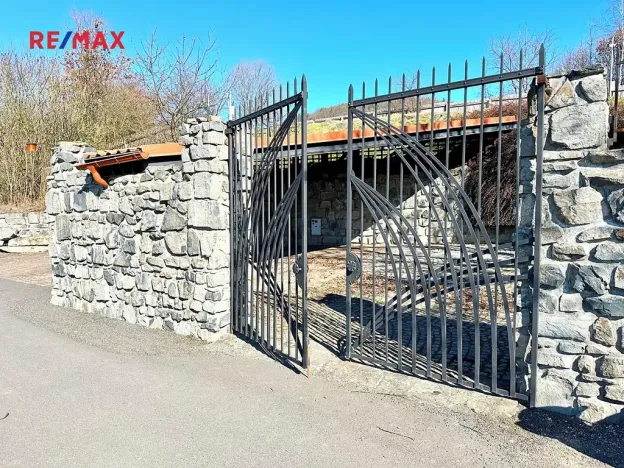 Pronájem vily, Perštejn, 700 m2