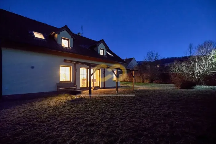 Prodej rodinného domu, Mořina, 239 m2