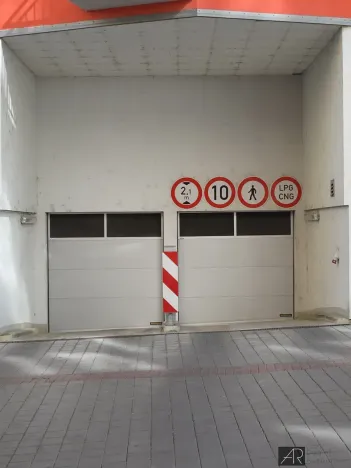 Pronájem garážového stání, Praha - Nusle, V Horkách, 14 m2