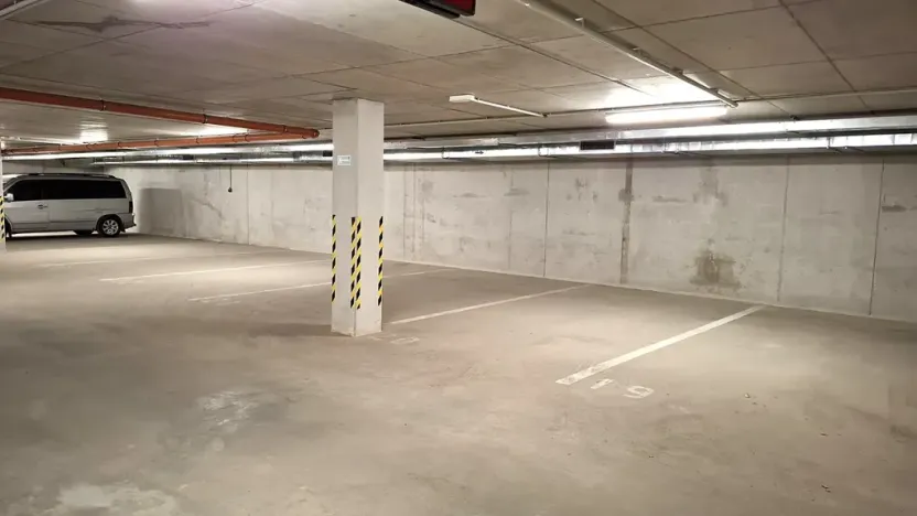 Pronájem garážového stání, Plzeň, Rejskova, 16 m2