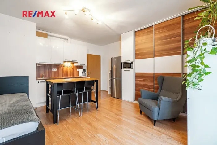 Prodej bytu 1+kk, Hostivice, Ječná, 32 m2