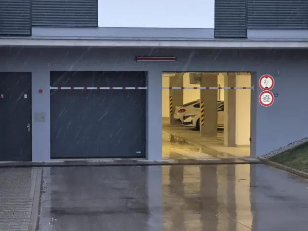 Pronájem garážového stání, Brno, třída Generála Píky, 15 m2