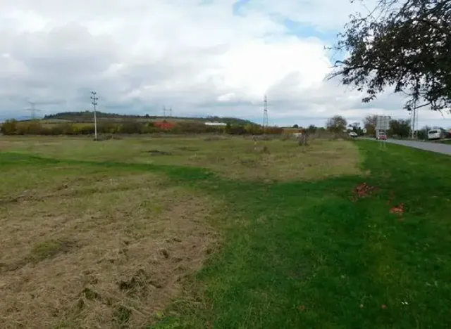 Dražba pole, Úžice, 24777 m2