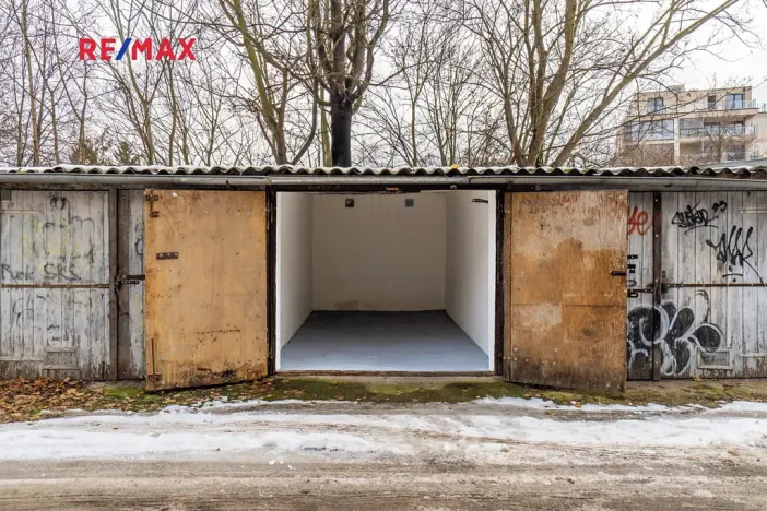 Pronájem garáže, Praha - Břevnov, 18 m2