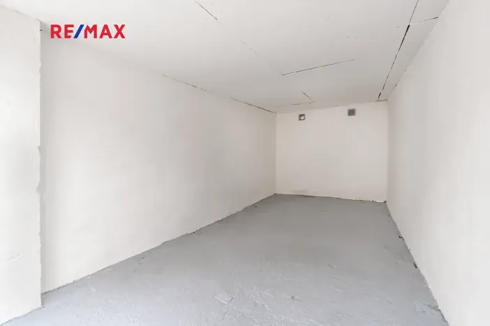 Pronájem garáže, Praha - Břevnov, 18 m2