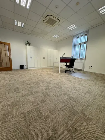 Pronájem kanceláře, Cheb, Obrněné brigády, 33 m2