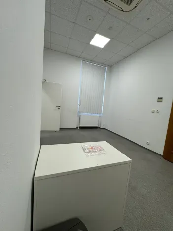 Pronájem kanceláře, Cheb, Obrněné brigády, 40 m2