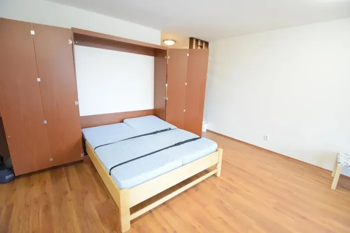 Pronájem bytu 1+kk, Beroun, U Židovského hřbitova, 41 m2