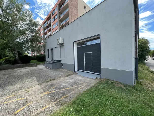 Prodej obchodního prostoru, Praha - Horní Počernice, Komárovská, 210 m2