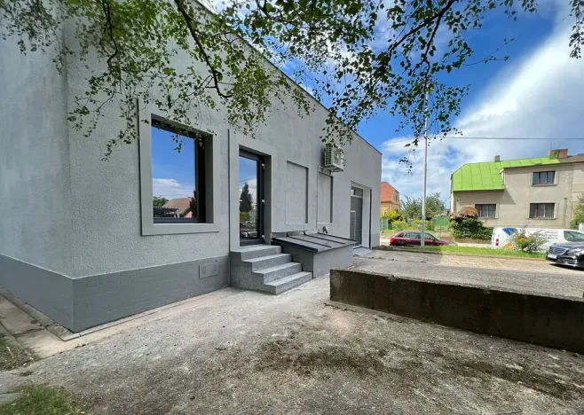 Prodej obchodního prostoru, Praha - Horní Počernice, Komárovská, 210 m2