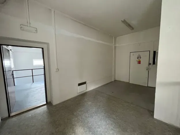 Prodej obchodního prostoru, Praha - Horní Počernice, Komárovská, 210 m2